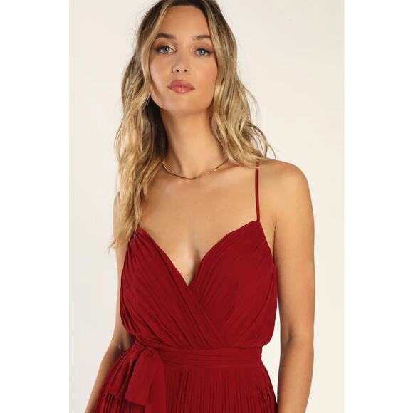 Lulu's Pleat and Thank You Wine Red Pleated Jumpsuit Sz S - Picture 4 of 16